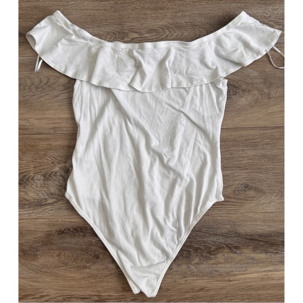 🆕 U2B Women’s White Off The Shoulder Bodysuit